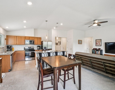 2635 Windsor Lakes Way - Photo Thumbnail 8