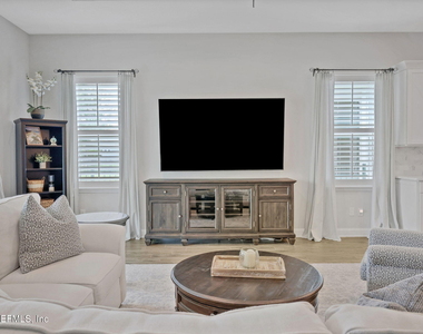 102 Seabrook Drive - Photo Thumbnail 12