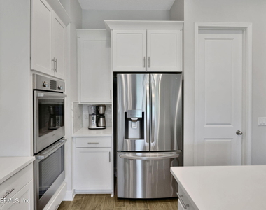 102 Seabrook Drive - Photo Thumbnail 24
