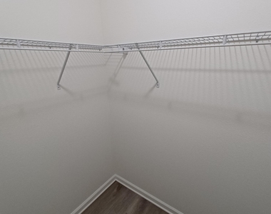 614 Hannah Street - Photo Thumbnail 13
