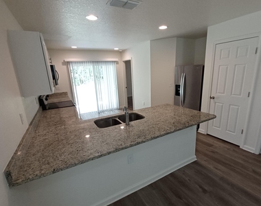 614 Hannah Street - Photo Thumbnail 4
