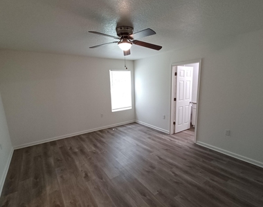 614 Hannah Street - Photo Thumbnail 8