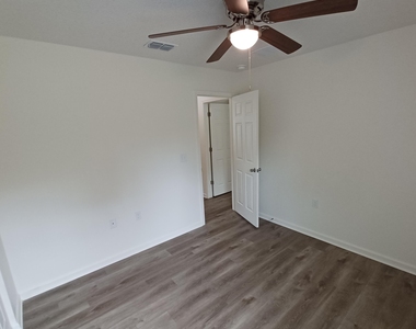614 Hannah Street - Photo Thumbnail 17