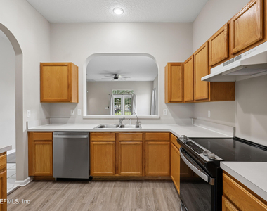 11242 Panther Creek Parkway - Photo Thumbnail 6
