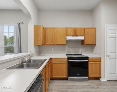 11242 Panther Creek Parkway - Photo Thumbnail 8