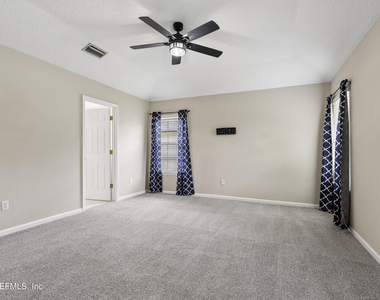 11242 Panther Creek Parkway - Photo Thumbnail 17