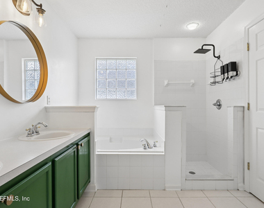 11242 Panther Creek Parkway - Photo Thumbnail 21