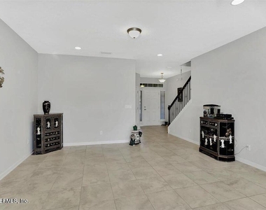 511 Richmond Drive - Photo Thumbnail 3