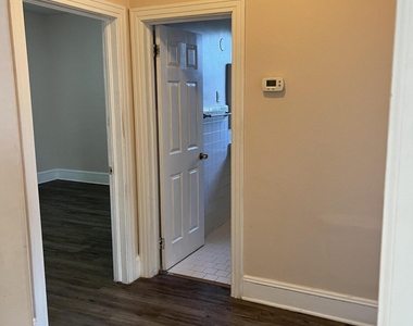 5105 Hollycrest Drive - Photo Thumbnail 8
