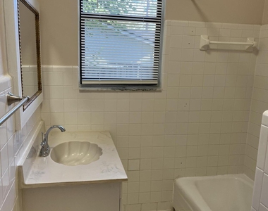 5105 Hollycrest Drive - Photo Thumbnail 5