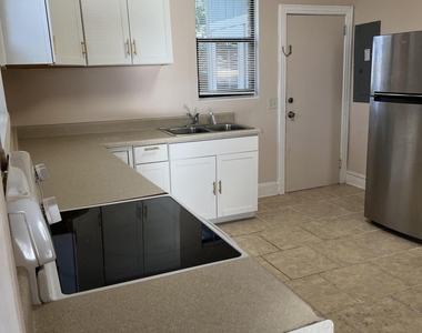 5105 Hollycrest Drive - Photo Thumbnail 2