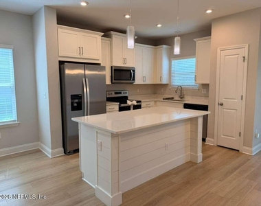 12039 Calvesta Street - Photo Thumbnail 4