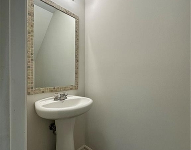 3340 Griffin Way - Photo Thumbnail 5