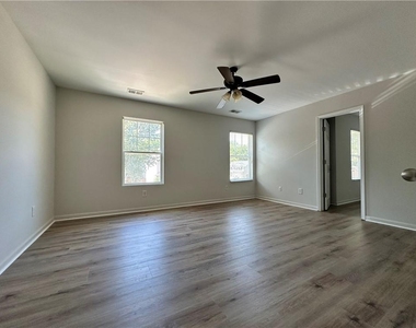 3340 Griffin Way - Photo Thumbnail 7