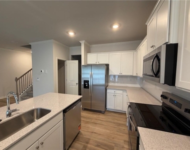 36 Berryville Drive - Photo Thumbnail 4