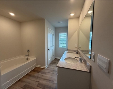 36 Berryville Drive - Photo Thumbnail 13