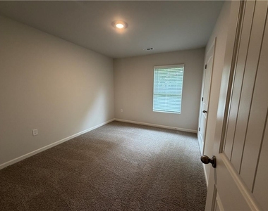 36 Berryville Drive - Photo Thumbnail 9