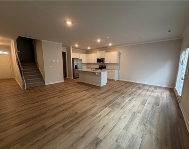 36 Berryville Drive - Photo Thumbnail 3