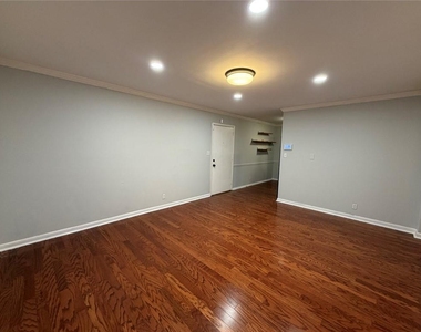 789 Jordan Lane - Photo Thumbnail 4