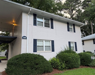 789 Jordan Lane - Photo Thumbnail 1