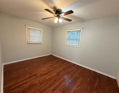 789 Jordan Lane - Photo Thumbnail 9
