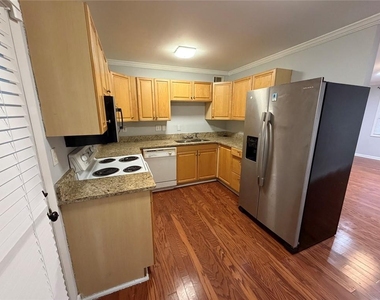 789 Jordan Lane - Photo Thumbnail 5