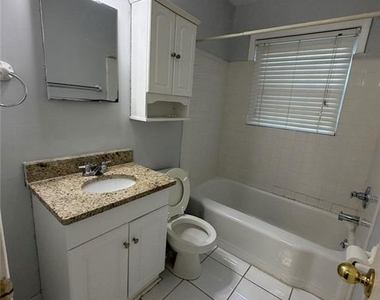 789 Jordan Lane - Photo Thumbnail 10