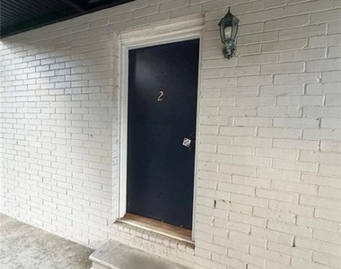 789 Jordan Lane - Photo Thumbnail 2