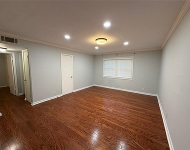 789 Jordan Lane - Photo Thumbnail 3