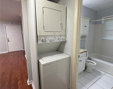 789 Jordan Lane - Photo Thumbnail 11