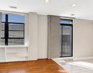 1421 Peachtree Street Ne - Photo Thumbnail 2