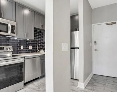1421 Peachtree Street Ne - Photo Thumbnail 6