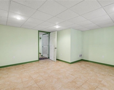 5200 Laurel Bridge Drive Se - Photo Thumbnail 3