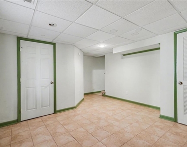 5200 Laurel Bridge Drive Se - Photo Thumbnail 4