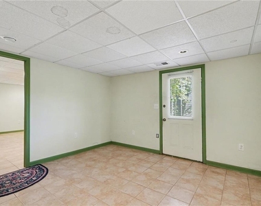 5200 Laurel Bridge Drive Se - Photo Thumbnail 2