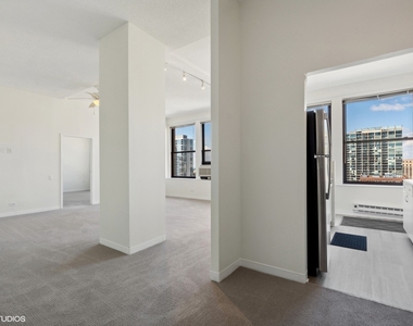 600 S Dearborn Street - Photo Thumbnail 3