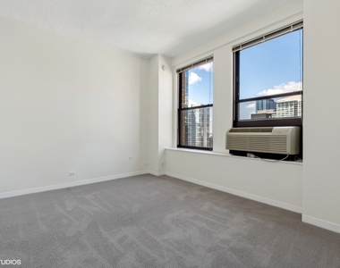 600 S Dearborn Street - Photo Thumbnail 6