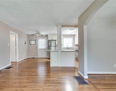 1424 Hosea L Williams Drive Ne - Photo Thumbnail 9