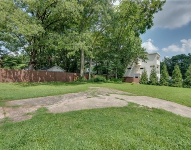 1424 Hosea L Williams Drive Ne - Photo Thumbnail 4