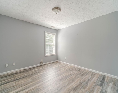1617 Amhearst Walk Road - Photo Thumbnail 31