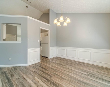 1617 Amhearst Walk Road - Photo Thumbnail 7