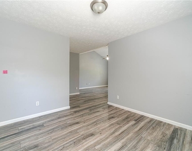 1617 Amhearst Walk Road - Photo Thumbnail 32