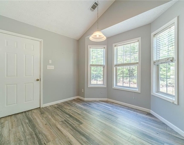 1617 Amhearst Walk Road - Photo Thumbnail 13