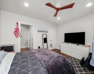 832 W Erie Street - Photo Thumbnail 9