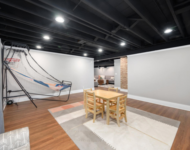 392 E Saint Charles Road - Photo Thumbnail 17