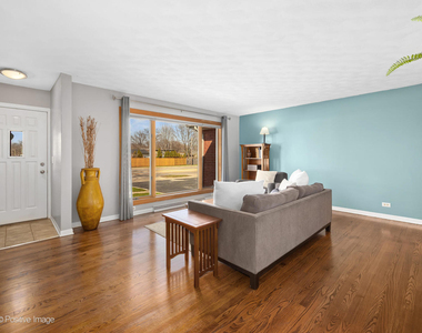 392 E Saint Charles Road - Photo Thumbnail 2