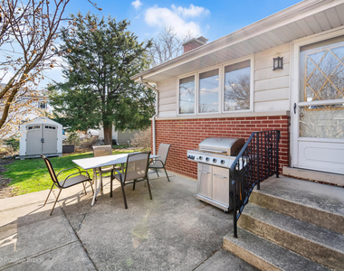 392 E Saint Charles Road - Photo Thumbnail 21