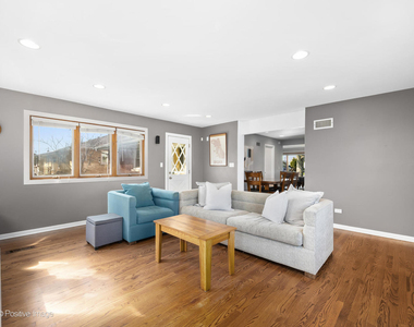 392 E Saint Charles Road - Photo Thumbnail 5