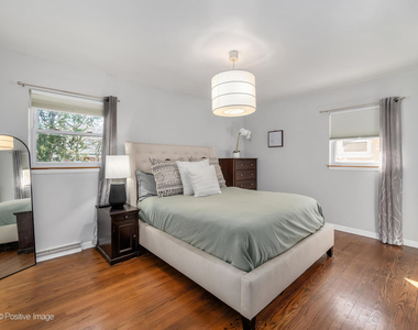 392 E Saint Charles Road - Photo Thumbnail 10