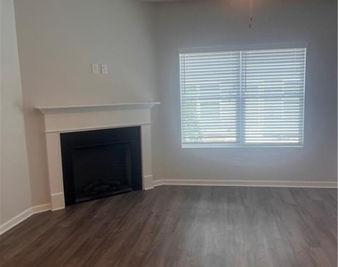 398 Lanier Circle - Photo Thumbnail 3